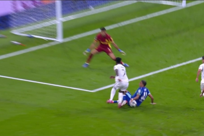 แฮนด์ได้ไง? ‘เดแซร์บี้’ จวกเปาแจกจุดโทษราชัน