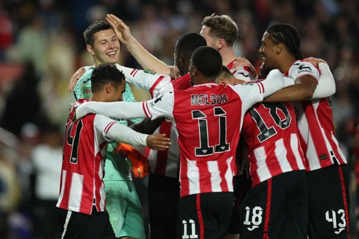 ‘ผึ้ง’ ดวลเป้าดับวิลล่า, ‘พาเลซ-กริมส์บี้’ ควงเข้าบาวคัพ