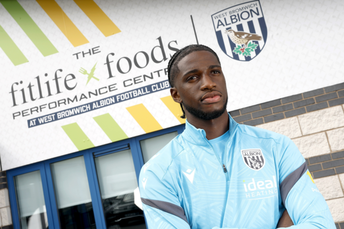 วิลล่าส่งยืม ‘อีลิ่ง จูเนียร์’ ซบมวยโลก