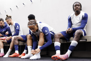 ‘ซิมอนส์’ ประเดิมลงซ้อมกับเพื่อนไก่