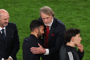 อย่าล้อเล่นงี้สิ…’บอสเจ๋ง’ โจ๊กคุย ‘เซอร์จิม’ เรื่องสัญญาใหม่