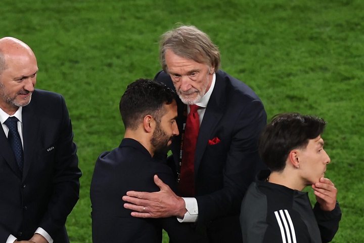 อย่าล้อเล่นงี้สิ…’บอสเจ๋ง’ โจ๊กคุย ‘เซอร์จิม’ เรื่องสัญญาใหม่