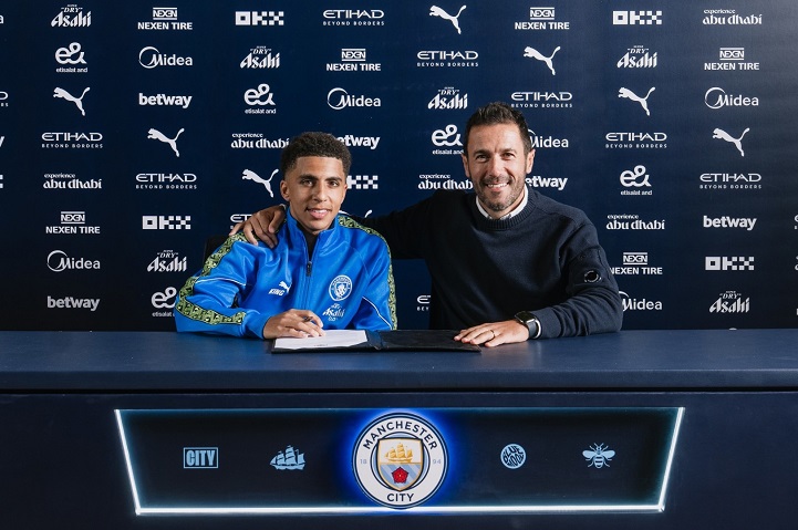 ชื่นมื่น! เรือต่อสัญญา ‘ลูวิส’ ถึงปี 2030