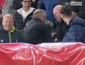 ลื้อดูร้อน! แดงไล่ ‘ไวล์เดอร์’ เตะบอลอัดกองเชียร์