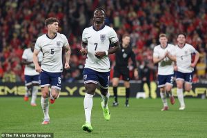 ‘ไรซ์’ ร่วมยินดี ‘ซาก้า’ คัมแบ็คยิงประตูให้สิงโต