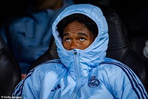 ‘ผี’ จับตาอาจทาบ ‘เอ็นดริก’ หนาวนี้