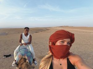 ‘เอ็นดริก’ พักใจควงเมียขี่อูฐเที่ยวโมร็อกโก