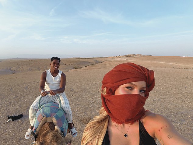 ‘เอ็นดริก’ พักใจควงเมียขี่อูฐเที่ยวโมร็อกโก