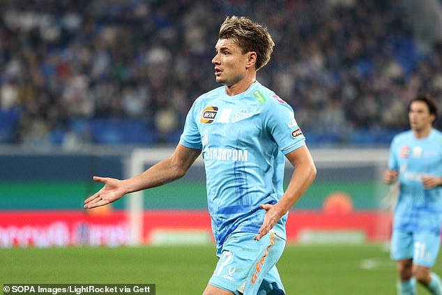 แถวนี้มันเถื่อน! แข้งหมีขาวหวิดโดน ‘ลักพาตัว’