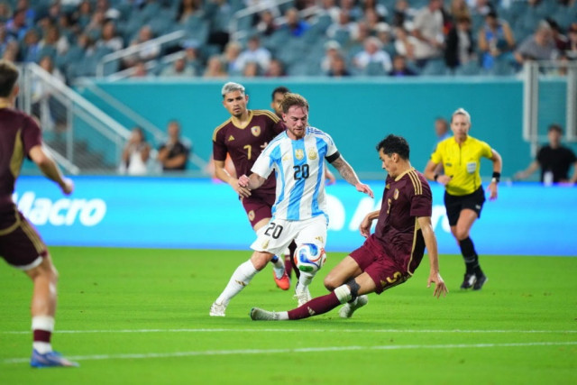 ‘แม็คก้า’ หยอด ‘แซมบ้า’ กำลังคัมแบ็คมีลุ้นแชมป์โลก