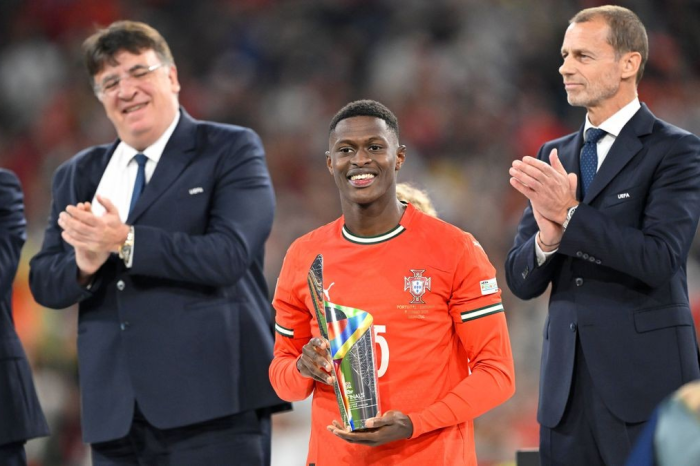 ‘ปธ.ยูฟ่า’ ชู ‘นูโน่ เมนเดส’ อาจเป็นแข้งดีสุดในโลก