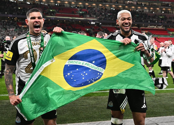 เครื่องบิน ‘บรูโน่-โชเอลินตอน’ หน้าต่างแตกต้องวนกลับ