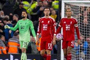 ‘ฟาน ไดจ์ค’ รับ ‘หงส์’ สุดสะเพร่าเสียลูกสอง