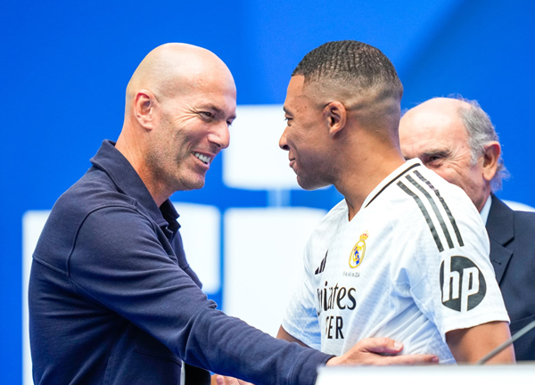 ซิสเซ่ชี้ ‘ปธ.เป้’ ไม่มีวันถูกยกย่องเทียบชั้น ‘ซีดาน’