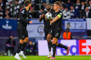 แฟรงค์พอใจ ‘เดอ เฟน’ โชว์คาแรกเตอร์กัปตัน