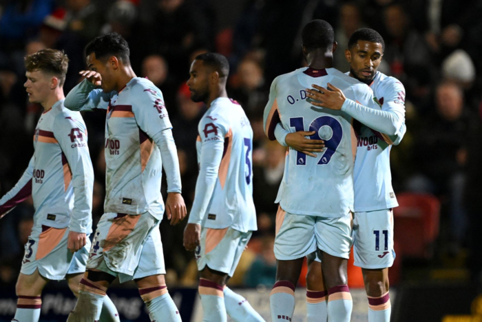 ‘ผึ้ง’ ถล่มกริมส์บี้ 5-0 ลิ่วบาวคัพ,’เจ้าสัว’ ชนะจุดโทษวีคอมบ์