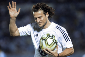 ‘ฟอร์ลัน’ ซี่โครงหักเข้ารพ. ระหว่างแข่งบอลอาวุโส