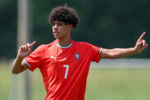 ‘ลูกชายโด้’ ลงนัดแรกให้ฝอยทองยู-16