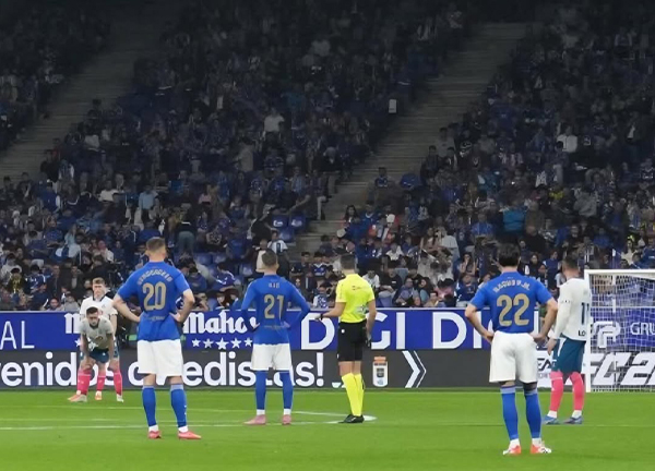 โอเบียโด้-เอสปันญ่อล ‘หยุดเล่น 15 วิ’ ประท้วงเตะต่างแดน