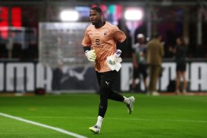 ม้าลายสนดึง ‘เมญอง’ เฝ้าเสาแบบไร้ค่าตัว