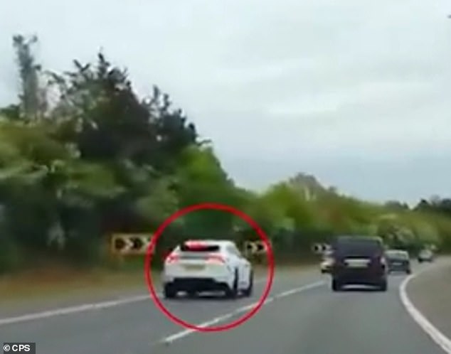 เอกฉันท์! ชาวเน็ตอวยยศ ‘โฟฟาน่า’ เฮียขับรถ