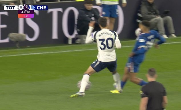 แค่ประมาท! EPL แจงเหตุ ‘เบนทานคูร์’ รอดแดง