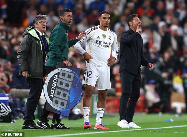 ‘คาร์ร่า’ ป้อง ‘เดอะค็อป’ ต้อนรับ ‘เทรนต์’ ตามสมควร