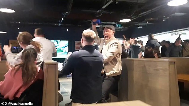 สนามบินแตก! แฟนยักษ์เขียวเฮจังหวะ ‘แพร์ร็อตต์’ ซัดชัย