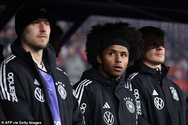 รัฐสั่งปรับ ‘อเดเยมี’ ฐานครองอาวุธผิดกฎหมาย