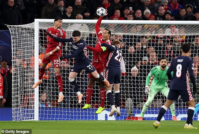 นี่ก็ขาลง? VvD ขึ้นแท่นแข้งEPLทำเสียจุดโทษมากสุด