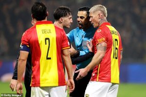 ‘แข้งโก อเฮด’ โร่ขอโทษ..บุลลีจมูก ‘สติลเลอร์’