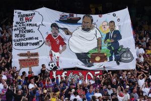 เอฟเอตั้งข้อหา ‘พาเลซ’ เหตุแบนเนอร์ล้อ ‘มารินาคิส’