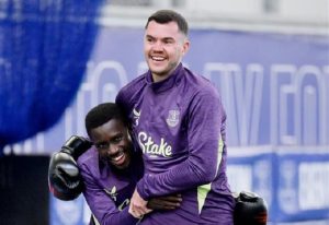 คืนดีแล้ว! ‘เกย์,คีน’ ยิ้มแย้มใส่นวมหยอกล้อกัน