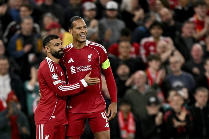 ปธ.หงส์ชม ‘ฮิวจ์ส’ ใจเย็นต่อสัญญา ‘โม,VvD’ สำเร็จ