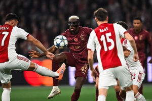 ‘โอซิมเฮน’ แฮตทริกอัดอาแย็กซ์ 3-0 นำดาวซัลโว UCL