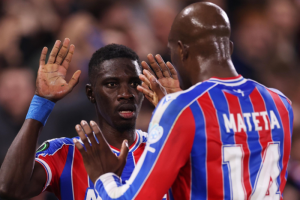 ซาร์กดเบิ้ล! มาเตต้าพลาดโทษ ‘พาเลซ’ ชนะอาแซด 3-1