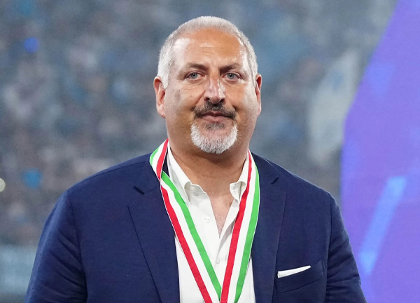 ปืนจ่อคว้า ‘มิเคลี่’ แมวมองตาเพชรนาโปลีเสริมหลังบ้าน