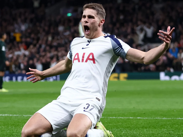 ไก่เตรียมตกรางวัลมอบสัญญาใหม่ ‘ฟาน เดอ เฟน’