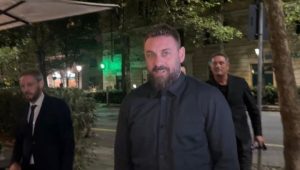 ‘เด รอสซี่’ เดินทางถึงเจนัวเตรียมนั่งโค้ชคนใหม่