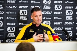 ‘เอ็ดเวิร์ดส’ รับทำให้โบโร่ผิดหวังแต่คุม ‘วูลฟ์ส’ งานในฝัน