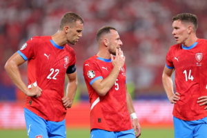 ‘ทีมชาติเช็ก’ ริบปลอกแขน ‘ซูเซ็ค’ เมินขอบคุณแฟนบอล