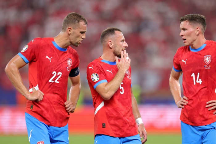 ‘ทีมชาติเช็ก’ ริบปลอกแขน ‘ซูเซ็ค’ เมินขอบคุณแฟนบอล