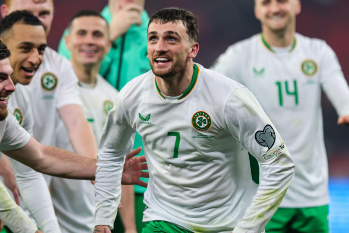 ‘สวนสัตว์ไอริช’ ตั้งชื่อนกแก้ว ‘ทรอย แพร์ร็อตต์’