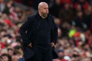 แก้เกมไม่ได้ผล! ‘สล็อท’ ขอรับผิดชอบ ‘หงส์’ เละคาบ้าน