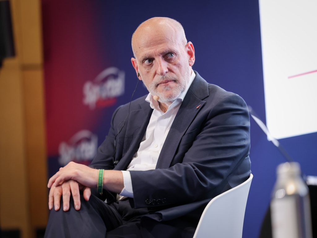 ‘เตบาส’ ยังนิ่ง! แม้โดนสอบปมเปิดข้อมูลบาร์ซ่า