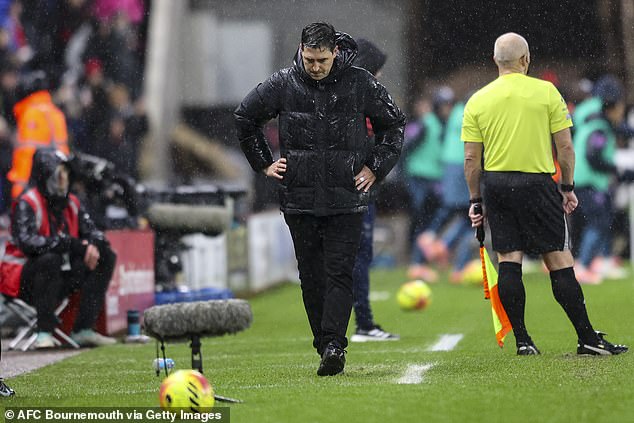 สิงห์, ผี รออยู่! ‘อิราโอล่า’ รับห่วงบอร์นมัธหัวตก