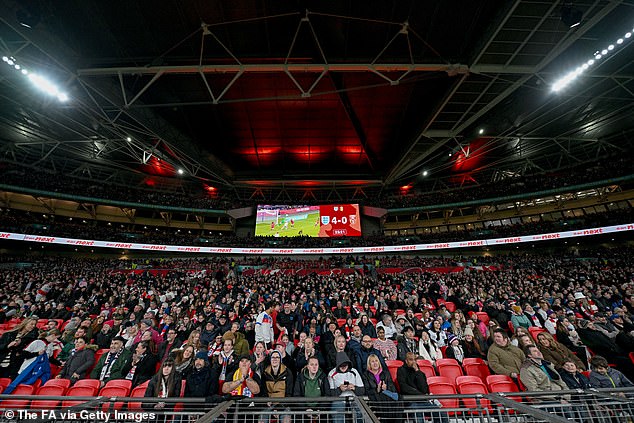 ไม่บอกอะไรเลย! แฟนผู้ดีโวย FA ขายตั๋วอุ่นเครื่องแบบลวกๆ