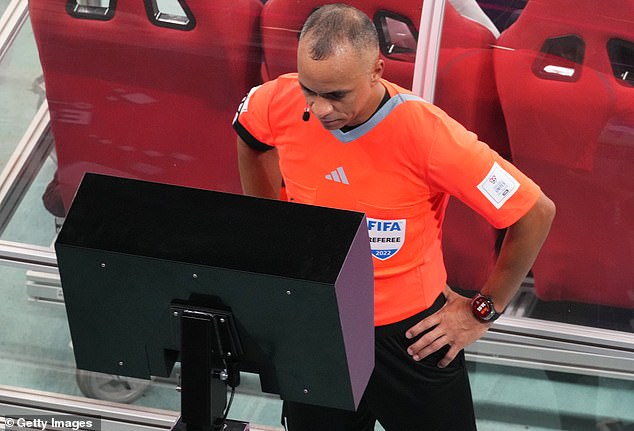 ลดช่องโหว่! เผยฟีฟ่าผลักดันกฎ VAR เช็ค ‘เตะมุม’