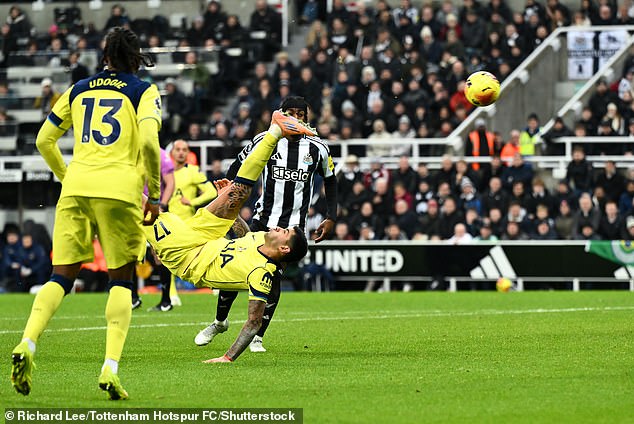 ตีลังกายิง?! ‘โรเมโร่’ ขิงดู ‘เมสซี่’ ซ้อมทุกวัน