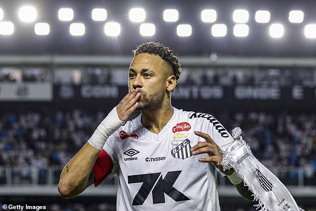 ‘เนย์มาร์’ เตรียมผ่าเข่าหลังช่วยซานโต๊สรอดตกชั้น